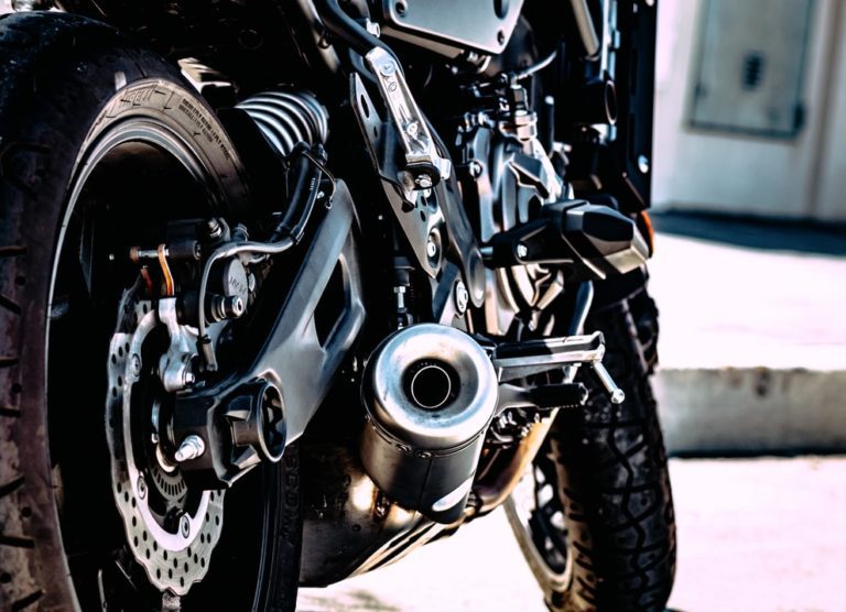 Rear end of a motorcycle and exhaust pipe